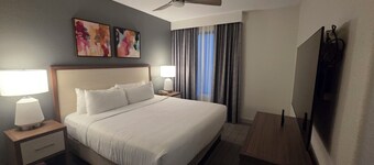 3-bedroom 2-bath Suites steps from WM Phoenix Open