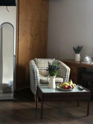 Deluxe Double Room, Courtyard View | Desk, laptop workspace, blackout drapes, iron/ironing board - NORFOLK ARMS HOTEL SHEFFIELD (Sheffield)