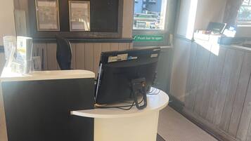 ฝ่ายต้อนรับ