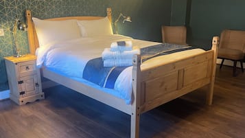 Deluxe Double Room, Courtyard View | Desk, blackout curtains, iron/ironing board, free WiFi