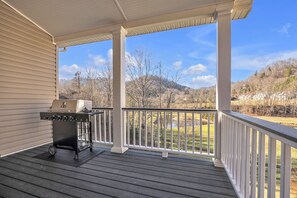 Property grounds - A Southern Mountain Retreat with Fireplace in Vilas NC.  (Vilas)