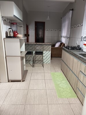 Private kitchen - Vacation home in the south of the island, close to beaches and the airport.  (Florianópolis)