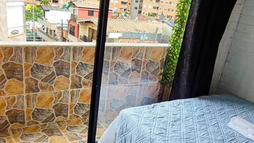 Silitysrauta/-lauta, Wi-Fi, vuodevaatteet