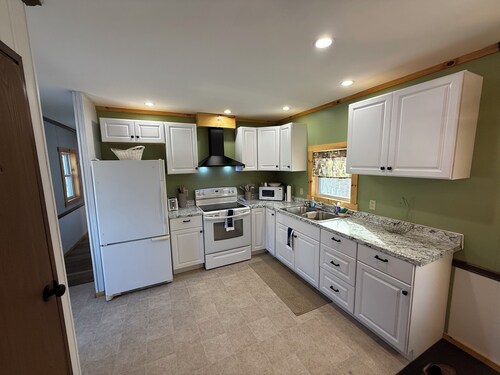 Superb 2-bedroom Home with AC in Detroit