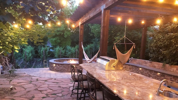 Outdoor dining - 6-Bedroom Tudor in the Historic District (Salt Lake City)