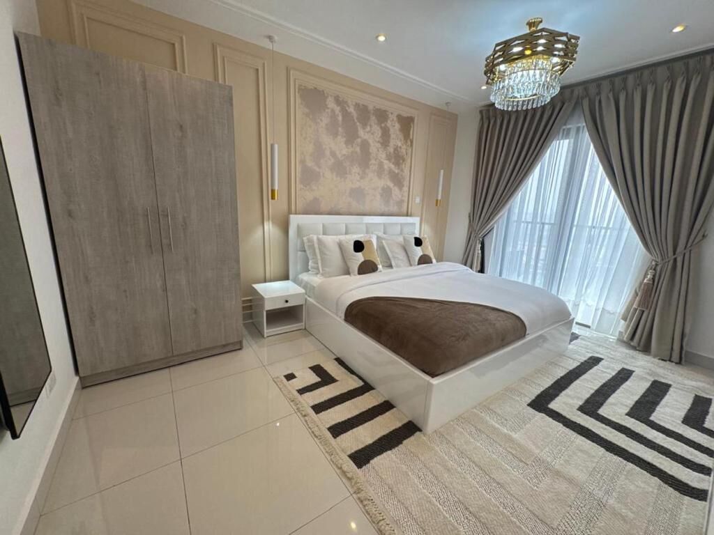 Desk, laptop workspace, iron/ironing board, free WiFi