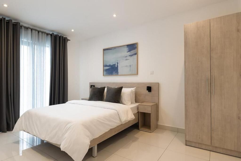 Desk, laptop workspace, iron/ironing board, free WiFi