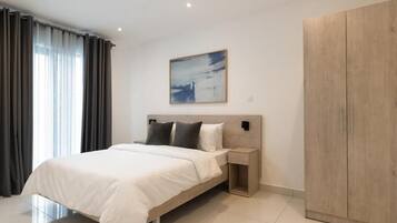 Desk, laptop workspace, iron/ironing board, free WiFi