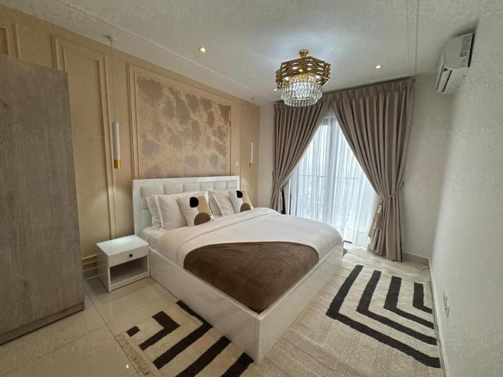 Desk, laptop workspace, iron/ironing board, free WiFi