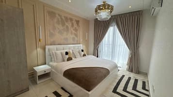 Desk, laptop workspace, iron/ironing board, free WiFi