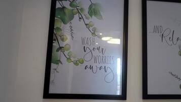 Comfort Studio, City View | Bathroom | Free toiletries, towels, soap, shampoo