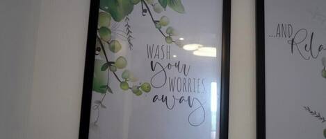 Comfort Studio, City View | Bathroom | Free toiletries, towels, soap, shampoo