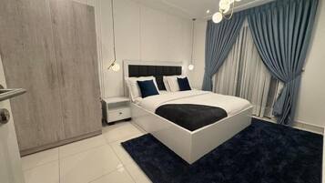 Desk, laptop workspace, iron/ironing board, free WiFi