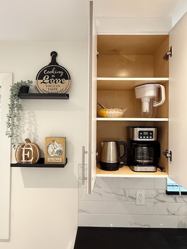 Central, Cozy Spacious 3 BR Private Suite• EV Charging• Near Transit