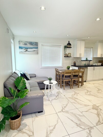 Central, Cozy Spacious 3 BR Private Suite• EV Charging• Near Transit