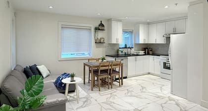 Central, Cozy Spacious 3 BR Private Suite• EV Charging• Near Transit