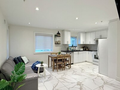 Central, Cozy Spacious 3 BR Private Suite• EV Charging• Near Transit