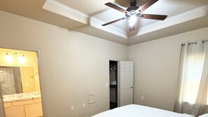 Room - Cozy 3BR Retreat with DreamCloud Beds near Downtown Dallas (Dallas)