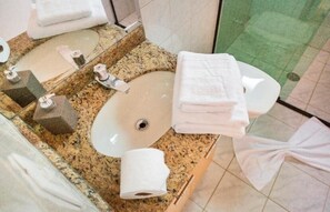 Comfort Double Room, City View | Bathroom | Free toiletries, hair dryer, soap, toilet paper - Bio Hotelaria (São Paulo)