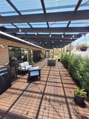 Outdoor dining - Family Home in Cowes, 2 Living Areas, Huge Covered Entertaining Area, Parking (Cowes)