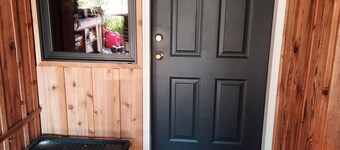 Charming 1-bedroom apartment next to Throops Lake for a relaxing stay