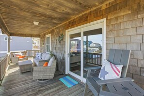 Terrace/patio - Sea La Vie II | 450 ft to the beach | Hot Tub and Dog Friendly (Kitty Hawk)