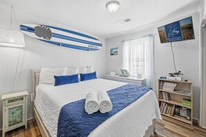 3 bedrooms, Internet, bed sheets - Sea La Vie II | 450 ft to the beach | Hot Tub and Dog Friendly (Kitty Hawk)