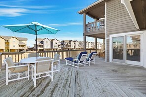 Outdoor dining - BAEcation | 200 ft to the beach | Community Pool (Southern Shores)