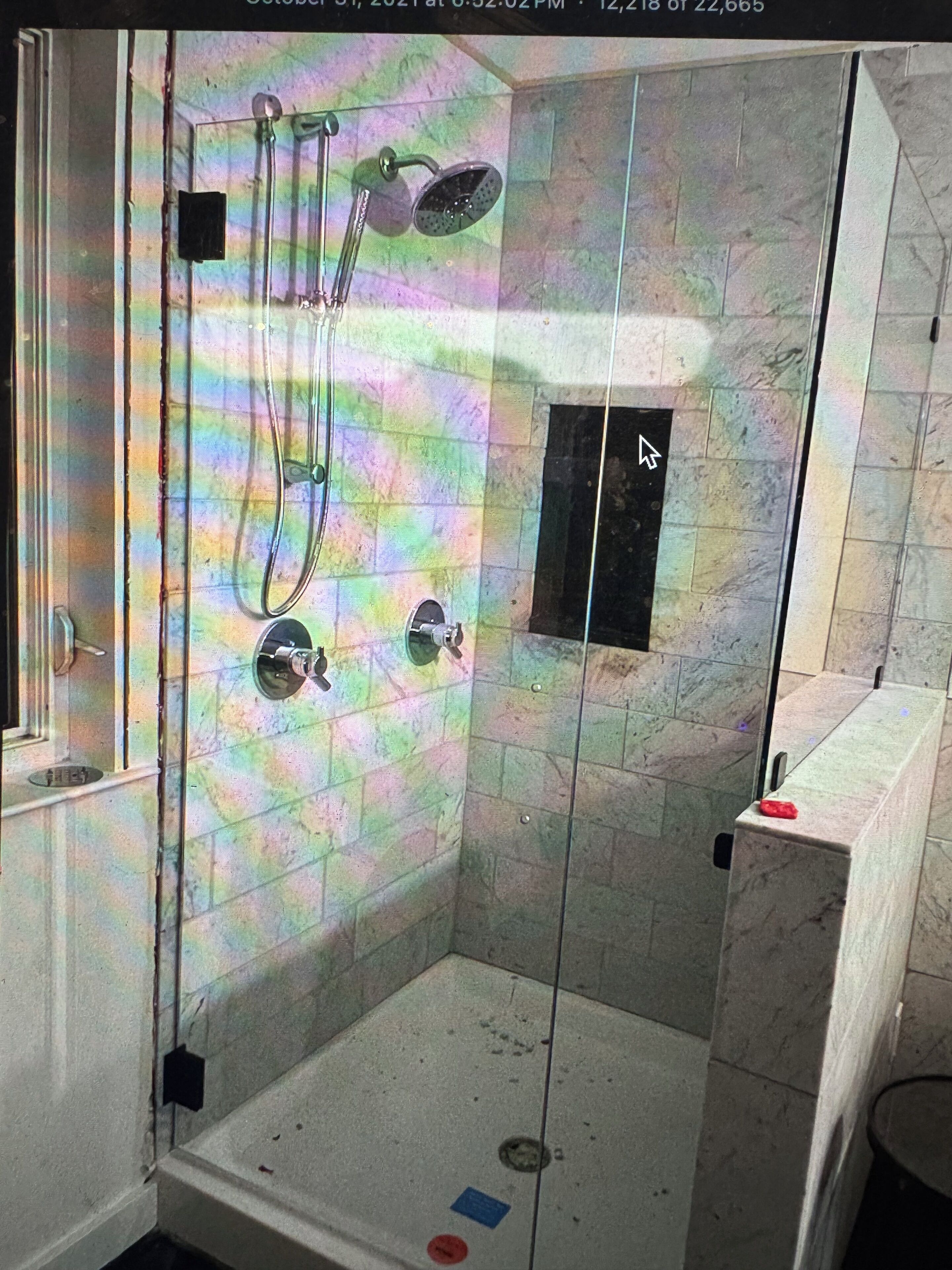 Haartrockner, Handtücher, Seife, Toilettenpapier
