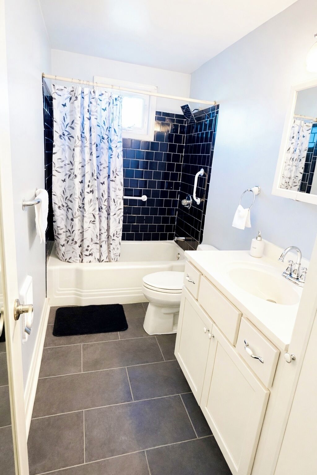 Asciugamani, sapone, carta igienica