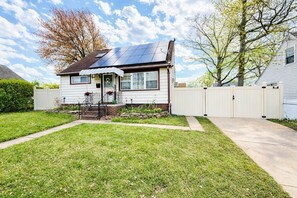 Exterior - Spacious, Charming 4-bedroom House in Glen Burnie (Glen Burnie)