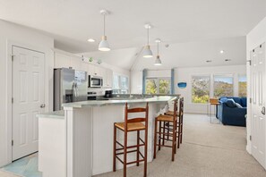 Fridge, microwave, oven, stovetop - Seas the Day: Dog-Friendly. Soundside, Private Pool, Currituck Club Amenities! (Corolla)