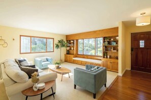 TV, offices - Entire Duplex in La Mesa! AC/Parking (La Mesa)