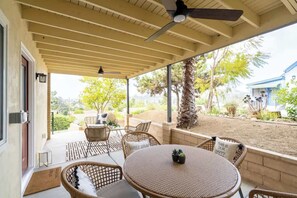 Outdoor dining - Entire Duplex in La Mesa! AC/Parking (La Mesa)