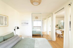 Iron/ironing board, travel cot, WiFi, bed sheets - Stylish Boho Studio | Walk to Cafes | Outdoor Living (La Mesa)