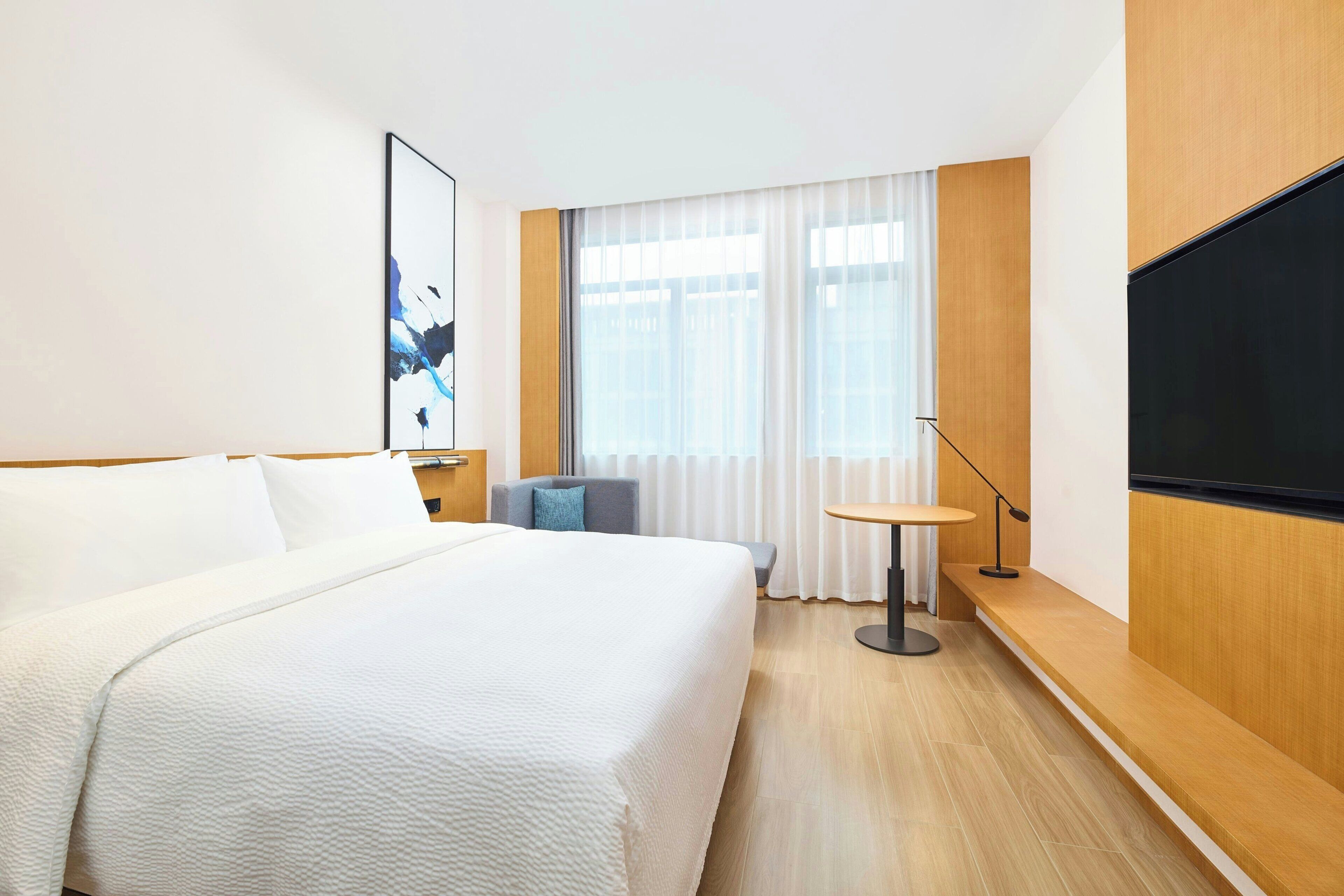 Family Room, 1 King Bed, City View