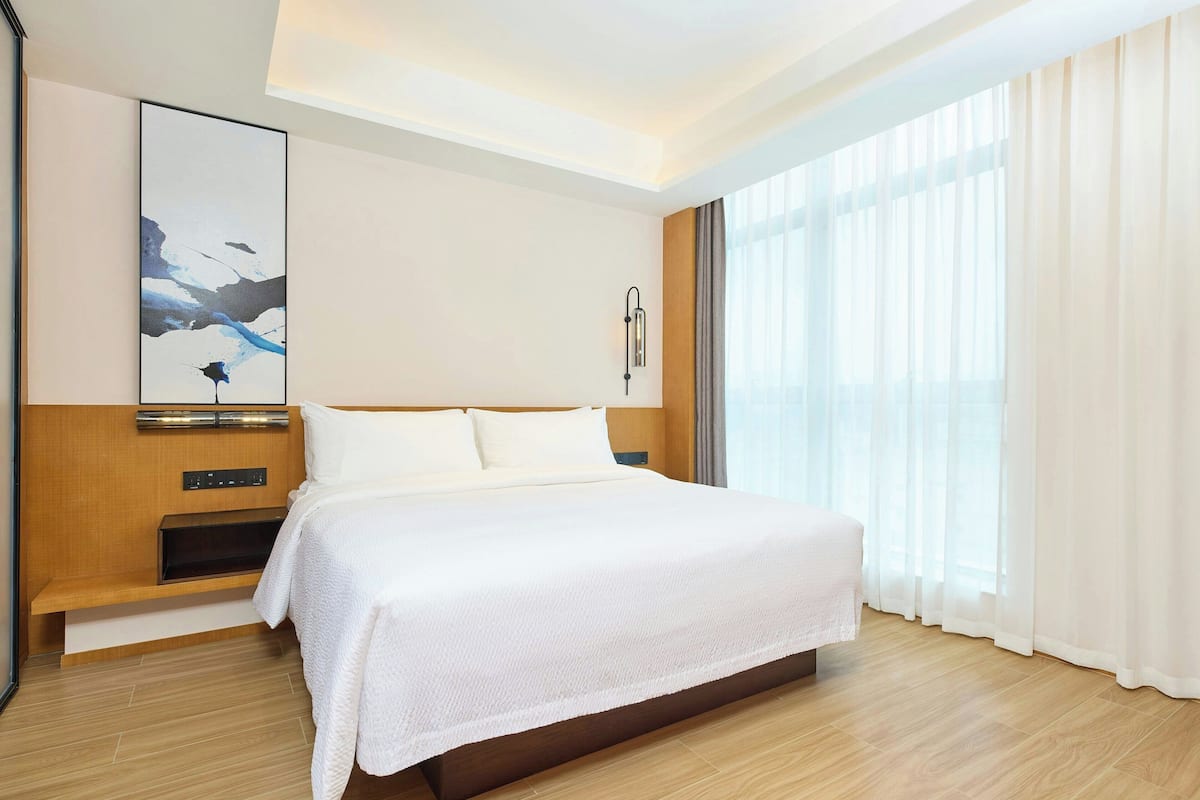 Room, 1 King Bed, City View