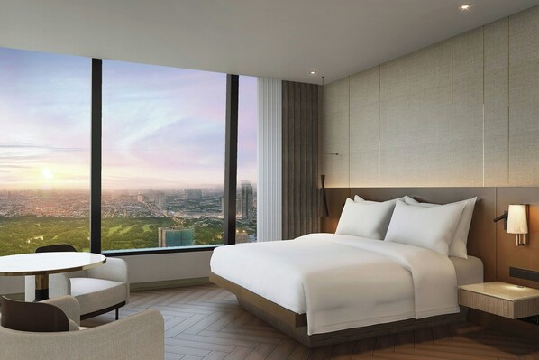 Deluxe Suite, 1 King Bed, City View, Corner