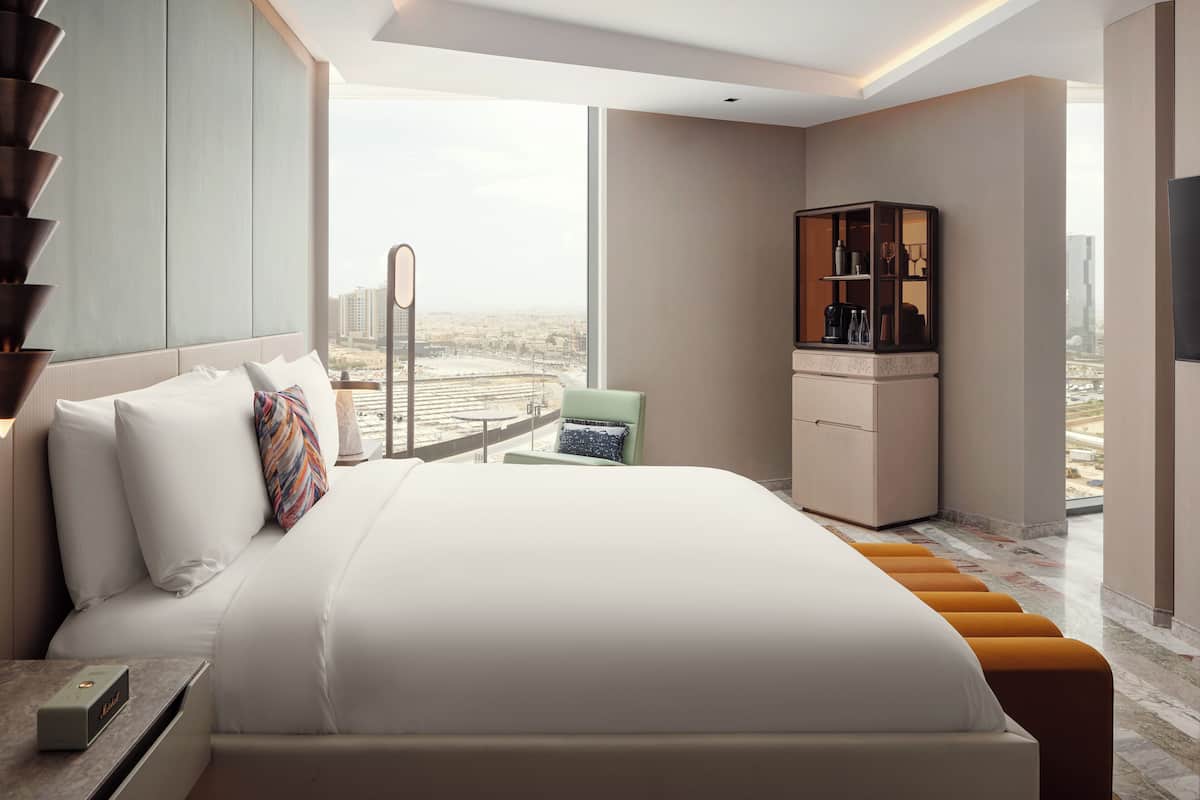 Suite studio, 1 trĂšs grand lit, vue sur la ville | Minibar, coffre-fort, fer et planche Ă repasser, accĂšs au Wi-Fi (inclus)
