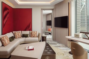 Suite, 1 très grand lit, vue ville | Coin séjour