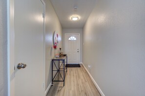 Interior - Reliable, furnished housing for work crews & long term stays near chemical plant (La Porte)