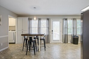 Dining - Embrace The Outdoors In This Modern Rydal Setting (Rydal)