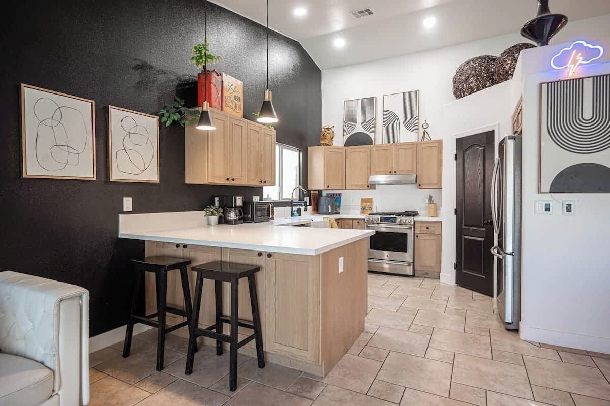 Kylskåp, mikrovågsugn, ugn och spishäll