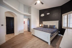 Ferros/tábuas de passar roupa, Wi-Fi, roupa de cama