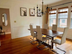 Dining - Spacious 3-bedroom house in welcoming East Point Atlanta with AC and gym. (Atlanta)