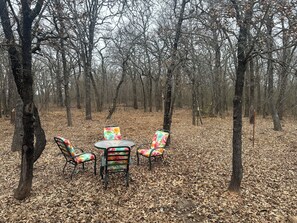 Outdoor dining -  1-bedroom cabin on wooded acreage 30 min from winstar (Overbrook)
