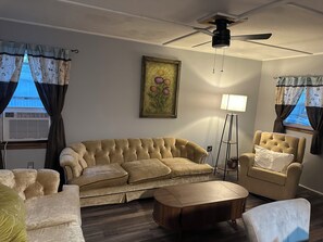 Living area - Adorable 1-bedroom cabin in the woods with AC (Overbrook)