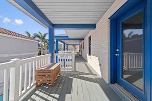 Terrace/patio - Paradise on Padre - Private Pool, Game Room (South Padre Island)