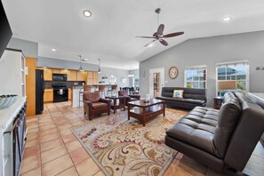 TV - Ocean Overlook - Private Pool, Sleeps 16 (South Padre Island)