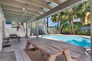 Outdoor dining - 212 Spacious 4BR Ocean View home on South Padre Island, ideal for large groups. (South Padre Island)